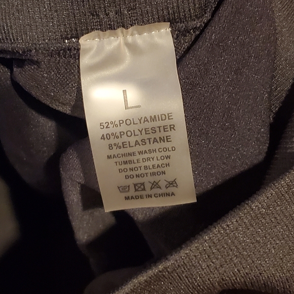 2 Workout pants - Picture 3 of 3